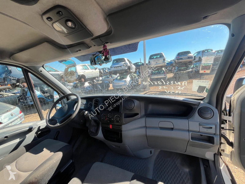 Véhicule utilitaire Iveco IV 35C15 3.0D 146 /...
