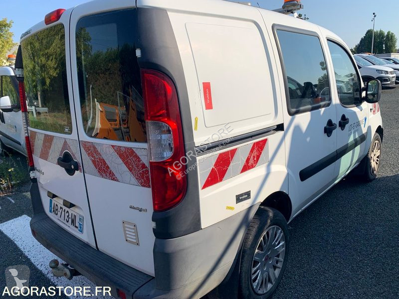 Véhicule utilitaire Fiat DOBLO