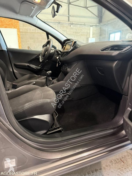 Veículo utilitário Peugeot 208