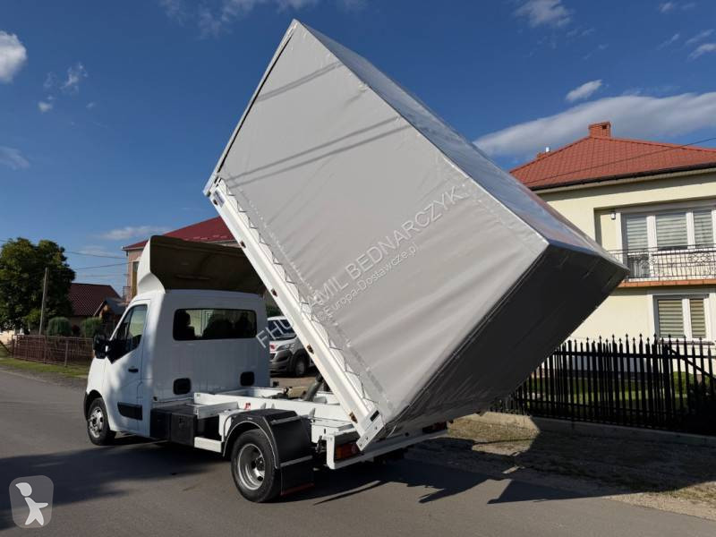 Véhicule utilitaire Nissan 35.15