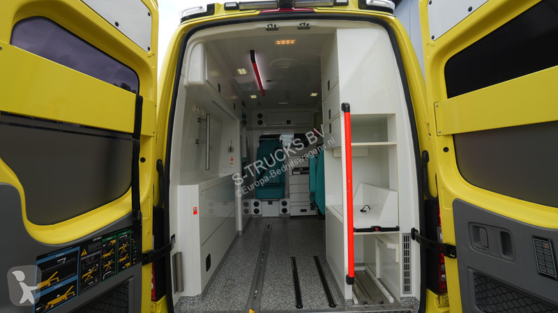 Véhicule utilitaire Mercedes ambulance 319CDI
