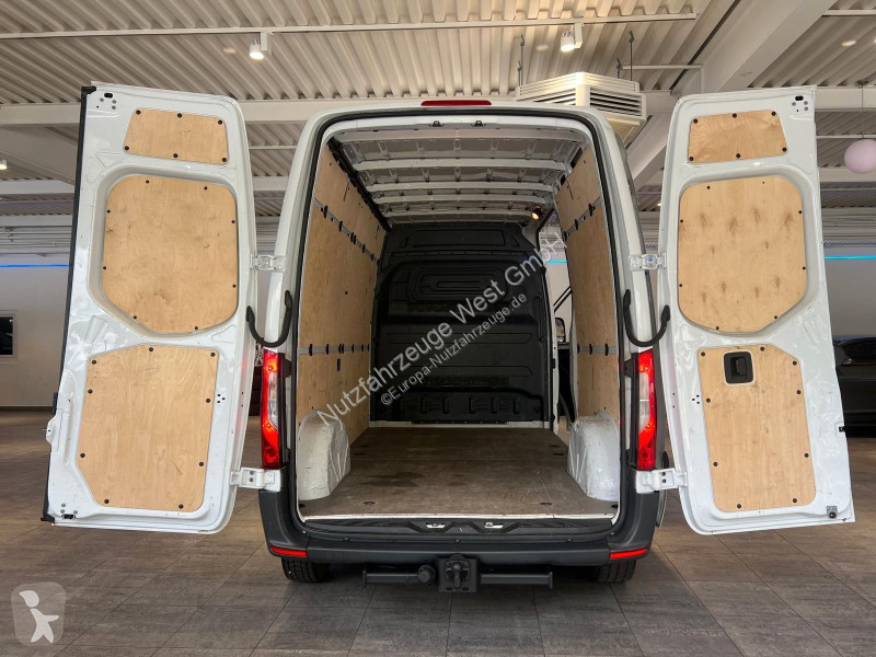 Užitkové vozidlo Mercedes 211/311...
