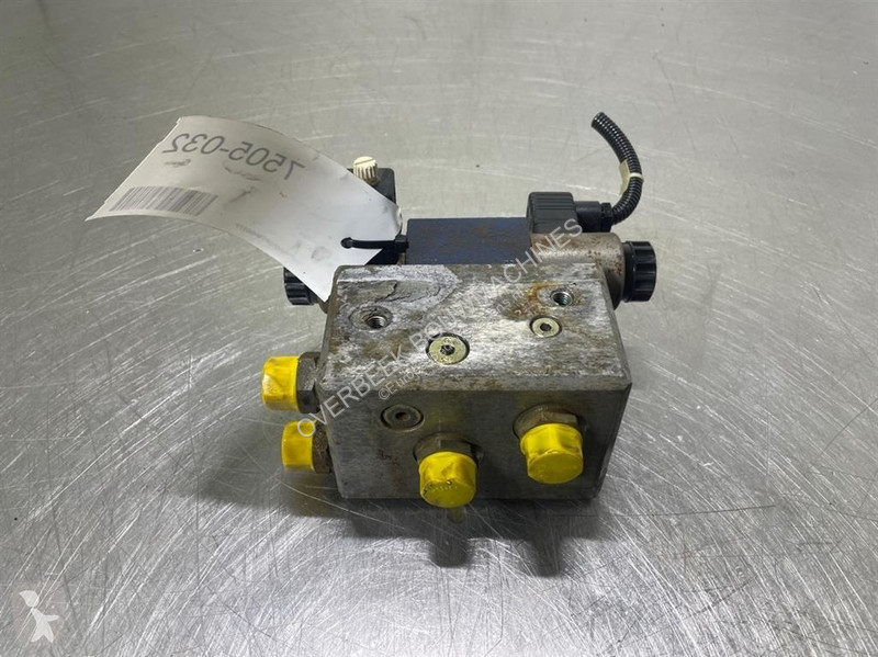 Véhicule utilitaire Komatsu WA200-Rexroth...