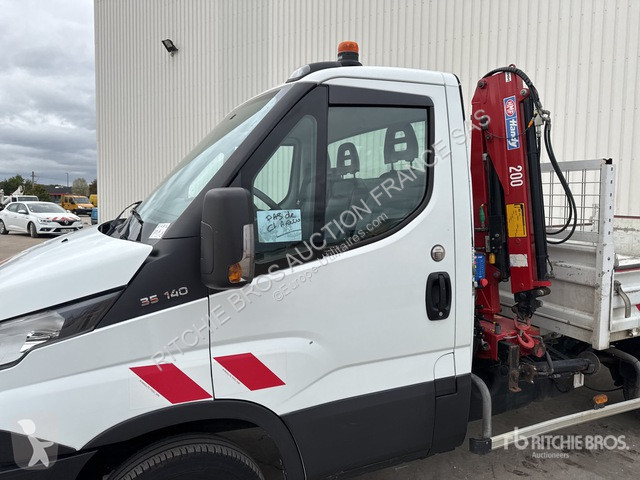 Véhicule utilitaire Iveco  35C14