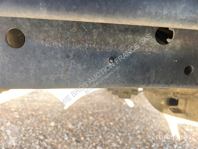 Véhicule utilitaire Iveco 35-140