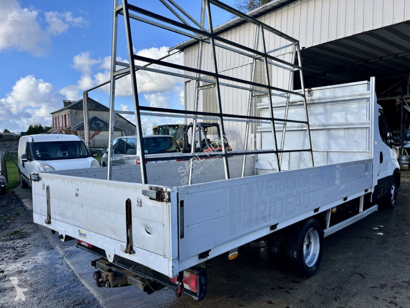 Véhicule utilitaire Iveco 35c18