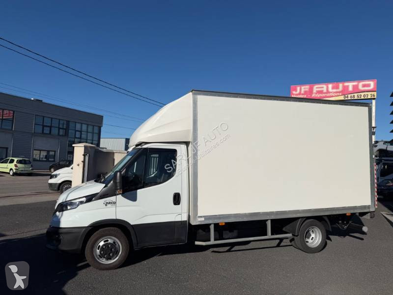 Véhicule utilitaire Iveco 35C16