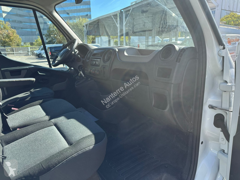 Véhicule utilitaire Renault MASTER III PLATEAU...