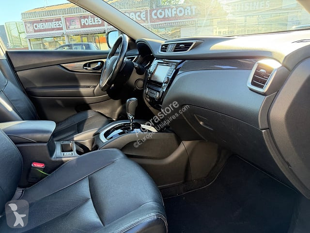 Nissan X-TRAIL van