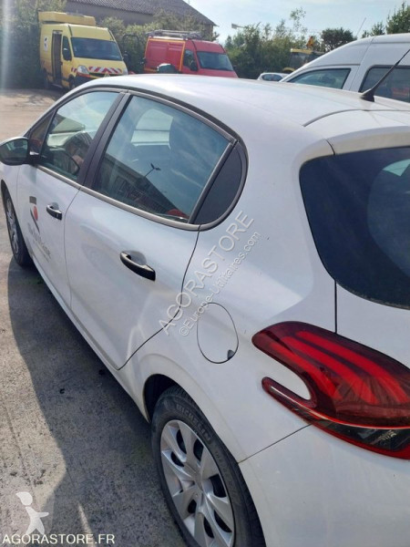 Samochód dostawczy Peugeot 208