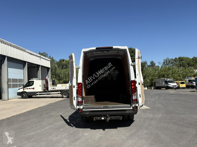 Nyttofordon Iveco 35C18V12