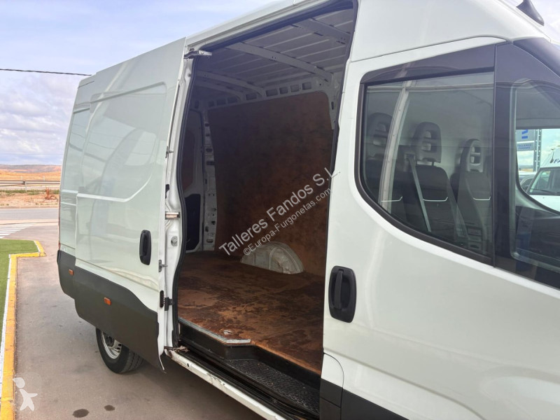 عربة نفعية Iveco  35S16V