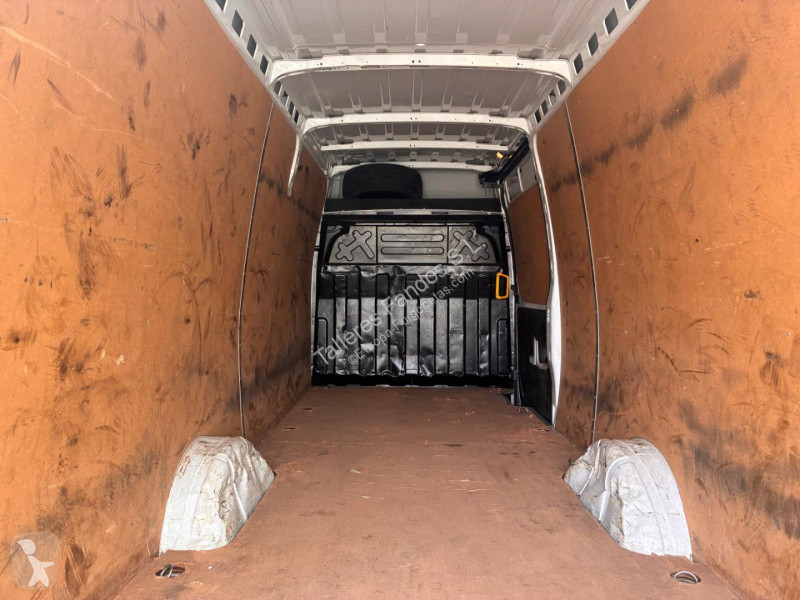 عربة نفعية Iveco  35S16V