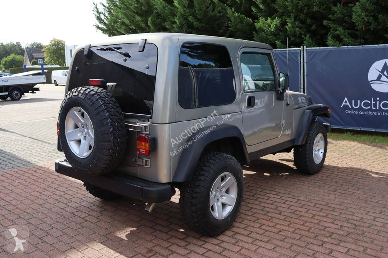 عربة نفعية Jeep