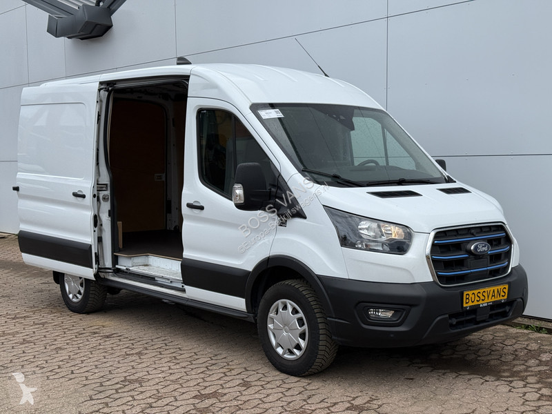 Samochód dostawczy Ford 68kWh 184PK L2H2 317km...