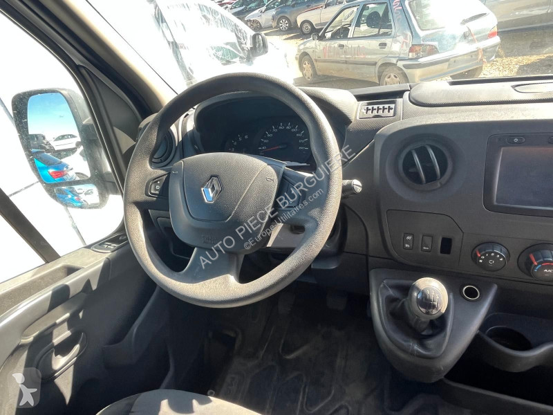 Véhicule utilitaire Renault III 2.3 DCi 130...
