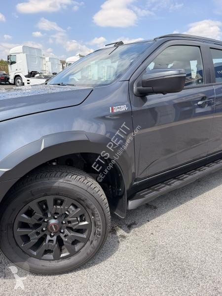 Коммерческий автомобиль Isuzu