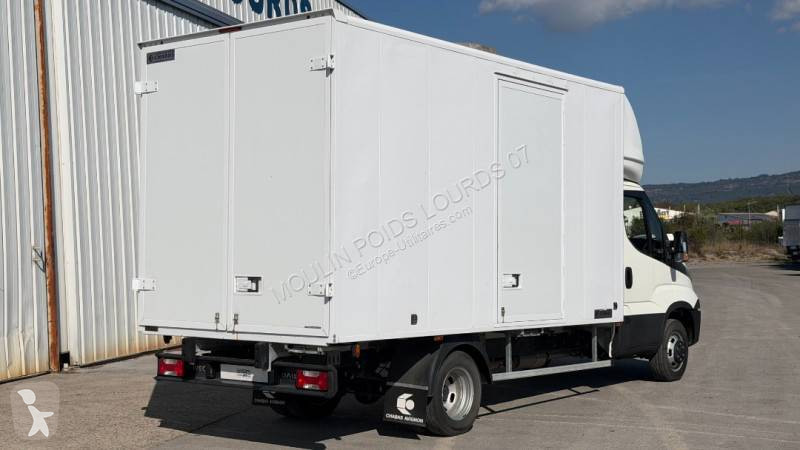 Véhicule utilitaire Iveco 35C15