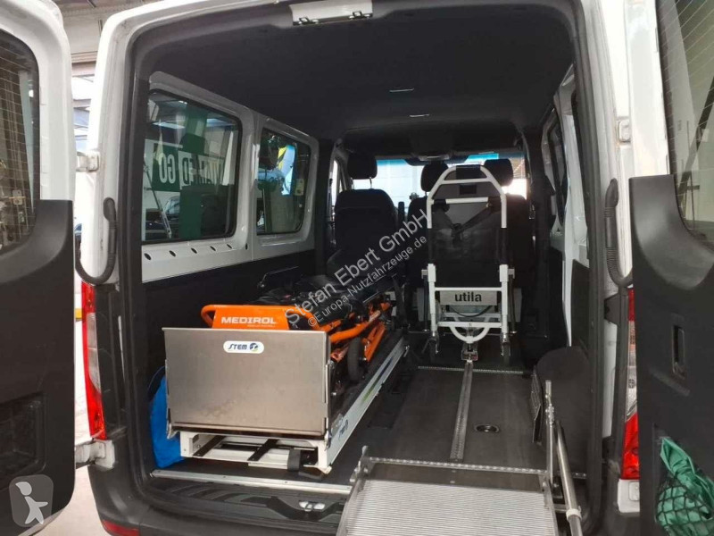 Véhicule utilitaire Mercedes 215 CDI 9G...