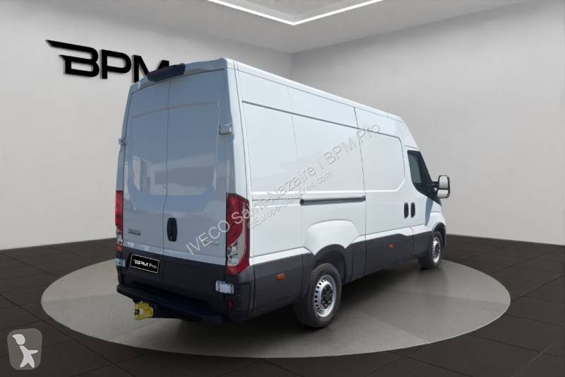 Véhicule utilitaire Iveco 35S14V12