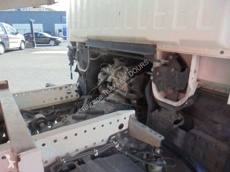 Véhicule utilitaire Renault 130 2.5 DCI