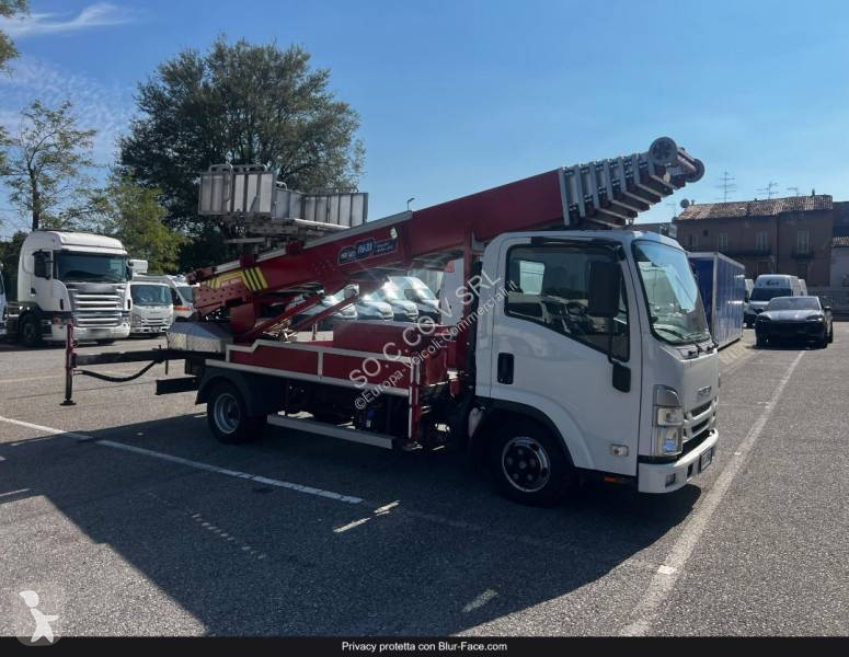 Véhicule utilitaire Isuzu