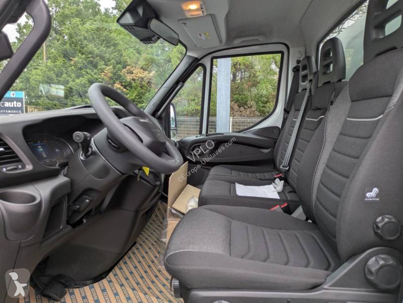 Véhicule utilitaire Iveco 35C18H