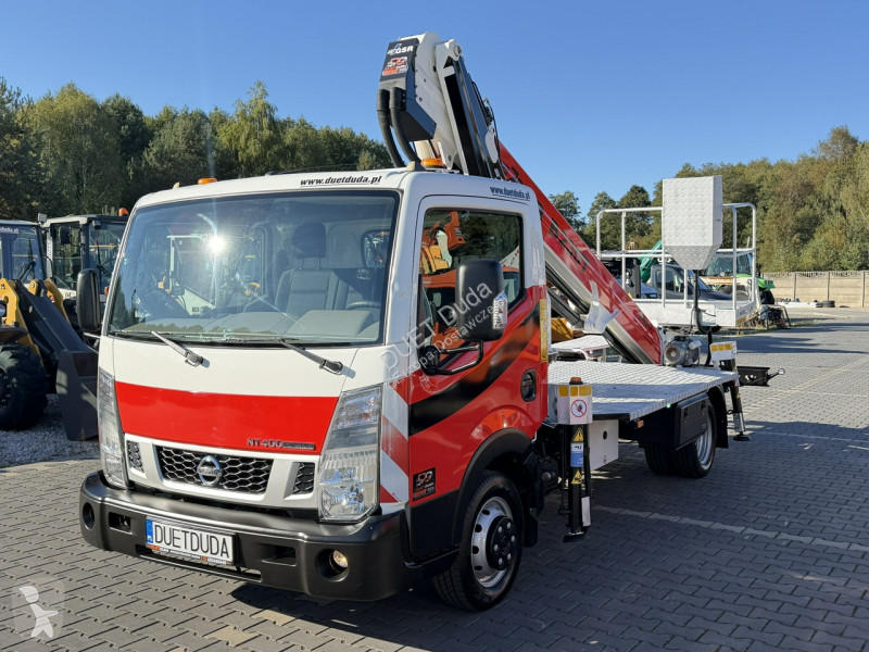 Véhicule utilitaire Nissan