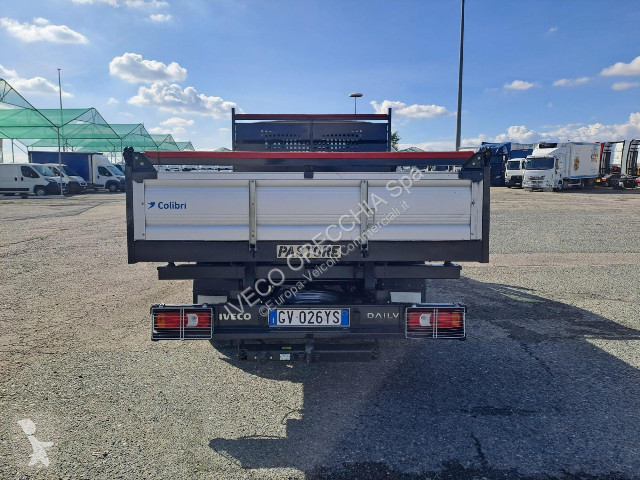 Véhicule utilitaire Iveco 35C18H