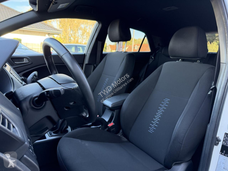 Véhicule utilitaire Hyundai i20 1.2i - 84 II...