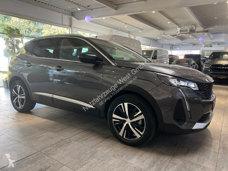 Véhicule utilitaire Peugeot GT...