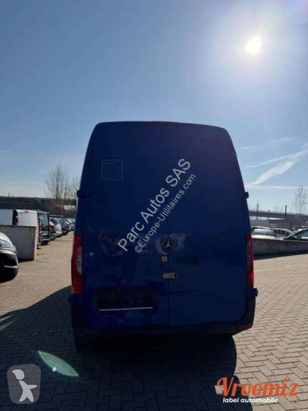 Mercedes  van
