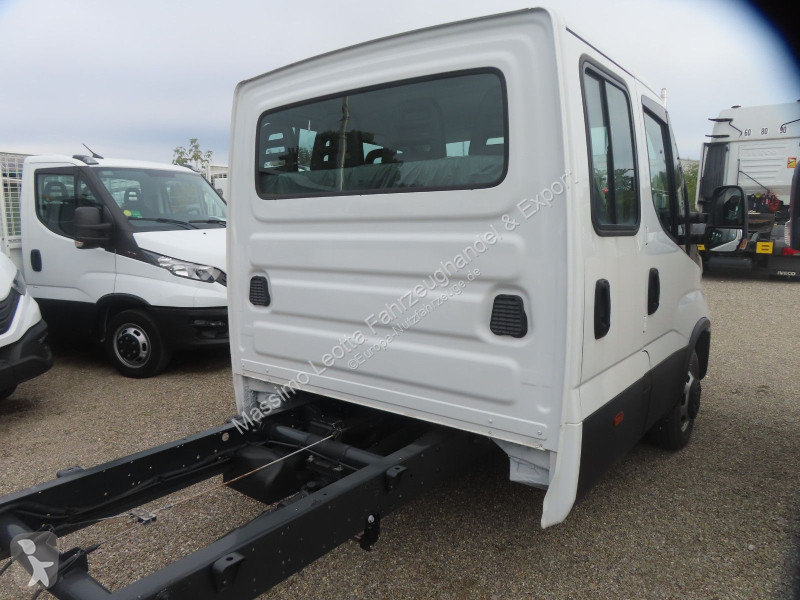 Véhicule utilitaire Iveco 35C14 Doka 2,3 FZ.172