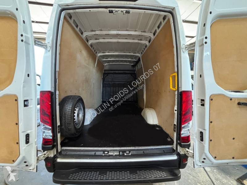 Véhicule utilitaire Iveco 35S14V12