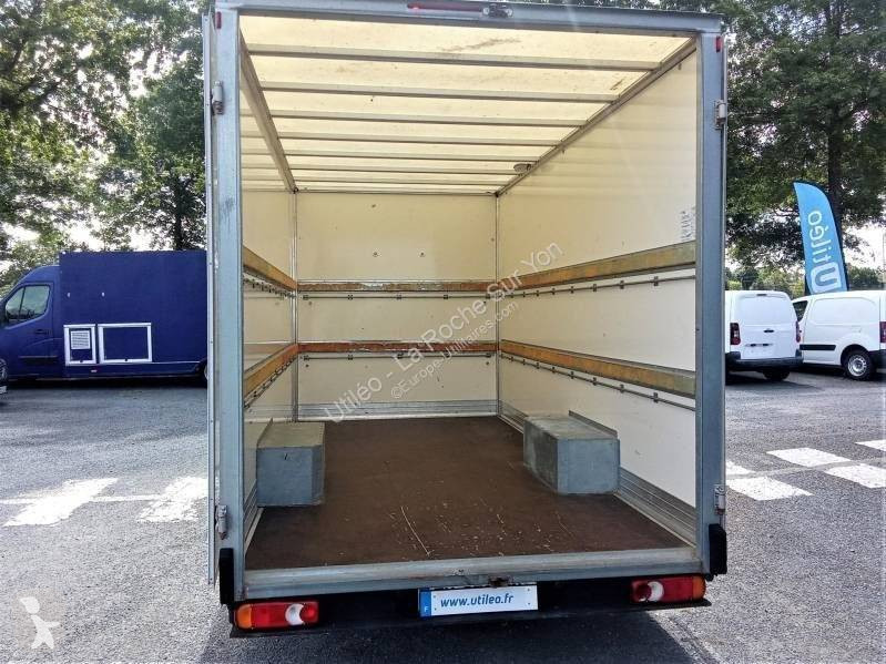 Véhicule utilitaire Renault 2.3 DCI 130