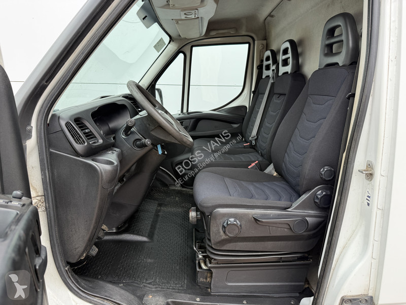 Véhicule utilitaire Iveco 35S14 2.3