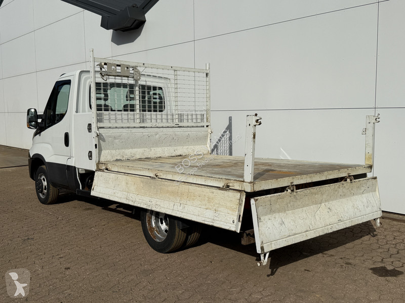 Véhicule utilitaire Iveco 35C12 2.3