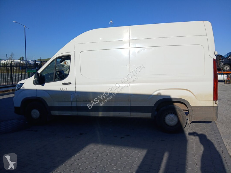 Véhicule utilitaire Maxus 9