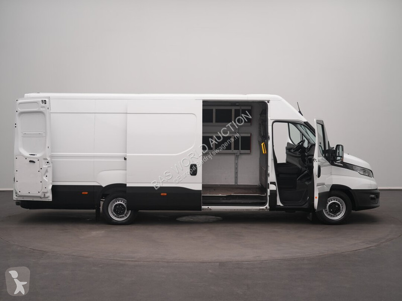 Véhicule utilitaire Iveco 35S16