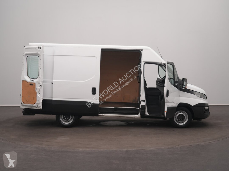 Véhicule utilitaire Iveco 35S21