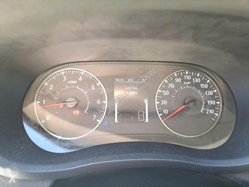 Véhicule utilitaire Nissan