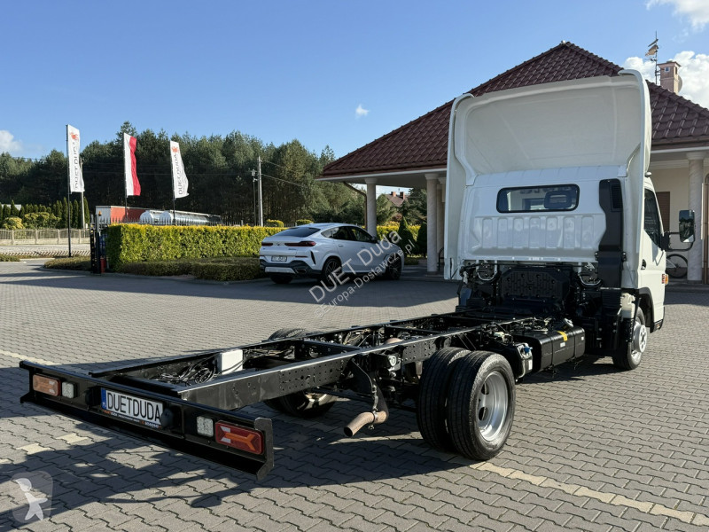 Véhicule utilitaire Mitsubishi Fuso