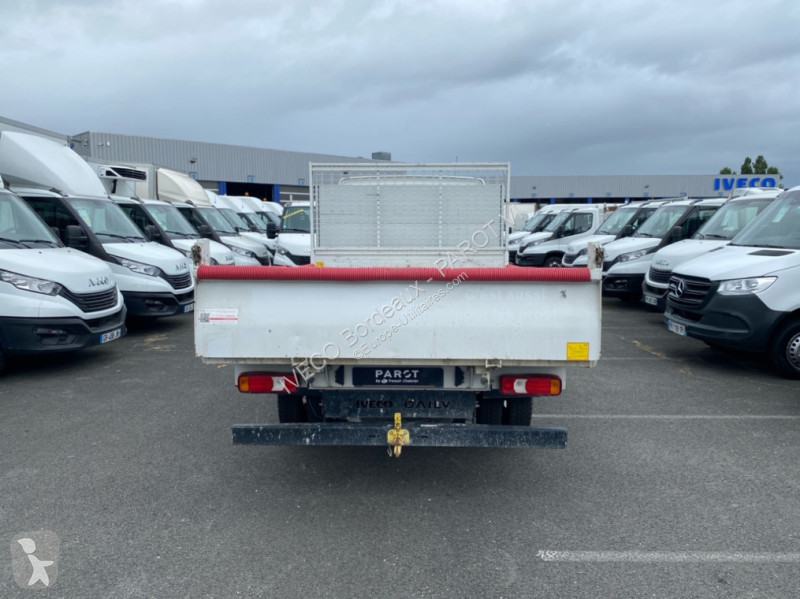 Véhicule utilitaire Iveco 35C14 empattement...