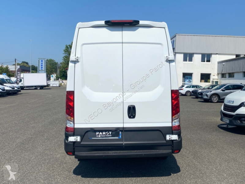 Véhicule utilitaire Iveco 35S14 2.3 V12