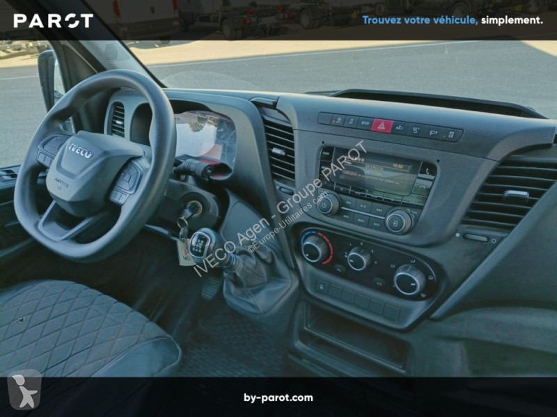 Véhicule utilitaire Iveco 35C18H empattement...