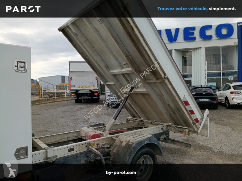 Véhicule utilitaire Iveco 35C14 empattement...