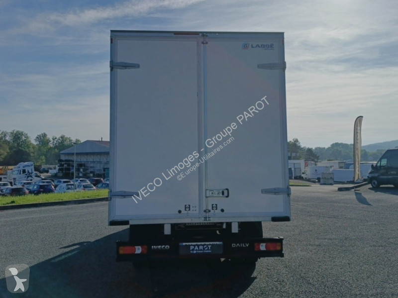 Véhicule utilitaire Iveco 35C16H empattement...