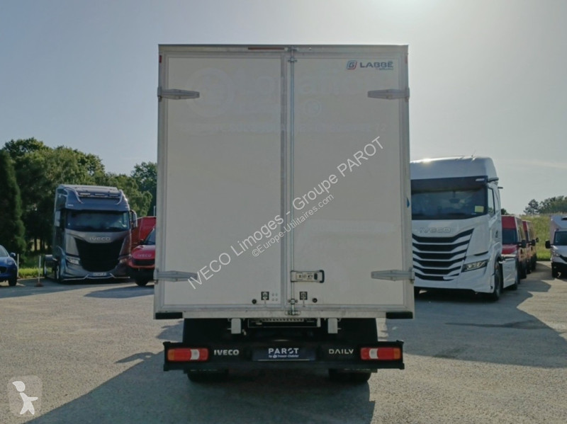 Véhicule utilitaire Iveco 35C16H empattement...