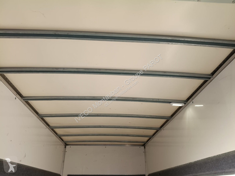 Véhicule utilitaire Iveco 35C16H empattement...
