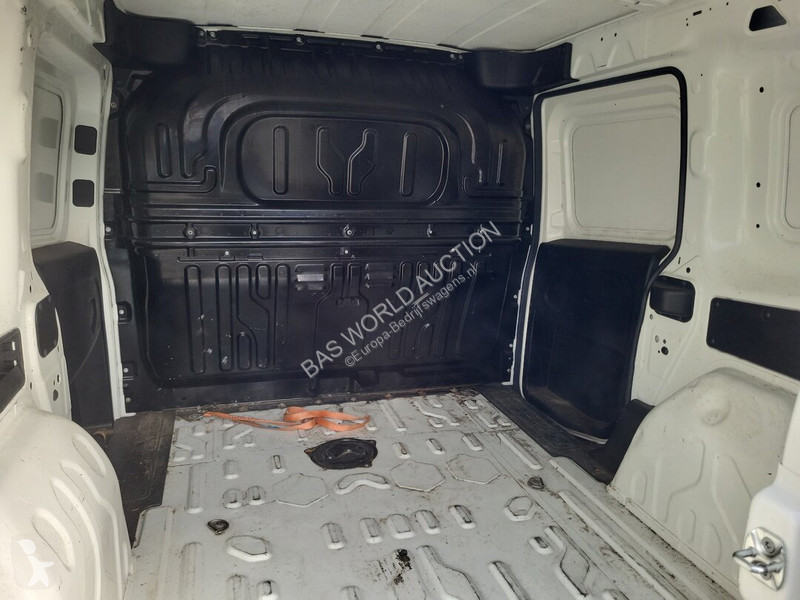 Véhicule utilitaire Fiat 95pk Doblò